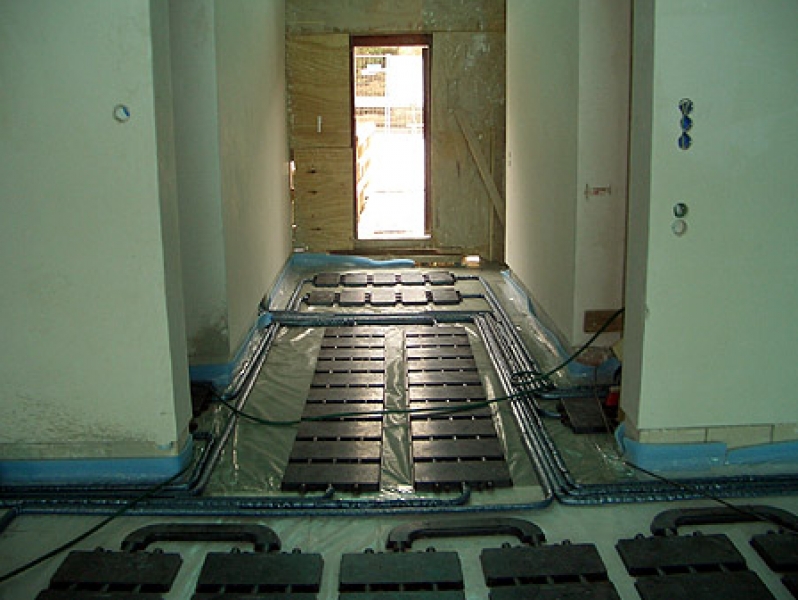 Janßen-Fußbodenheizung im Estrichaufbau