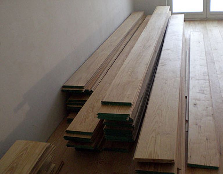 Holzdielenboden oberhalb der Janßen-Fußbodenheizung